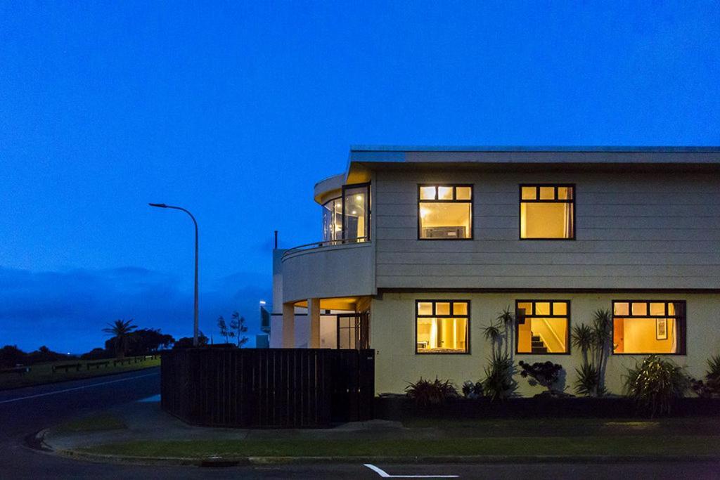 Dolly Kiwi Iconic Bach In Prime Location Villa New Plymouth Exterior foto